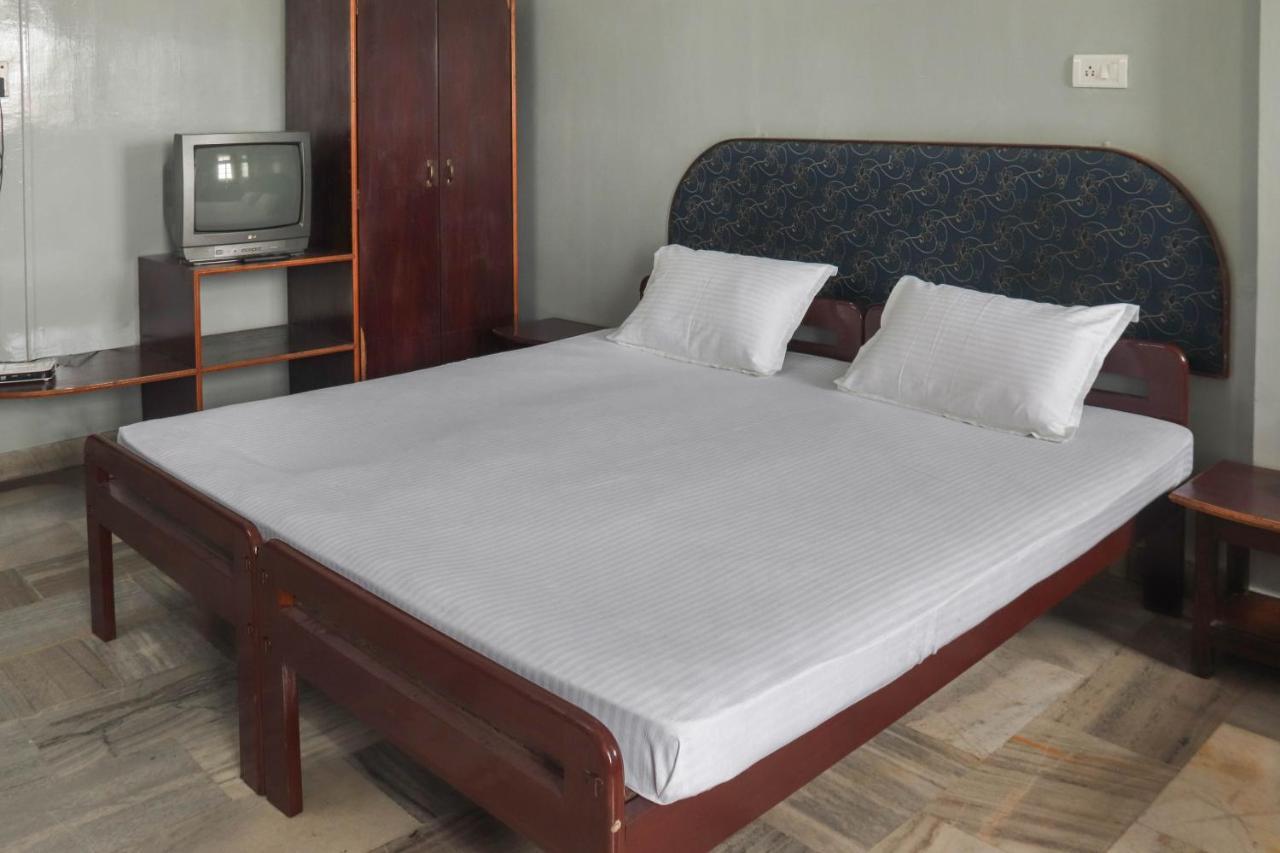 Spot On 49477 Hotel Galaxy Dimāpur 외부 사진